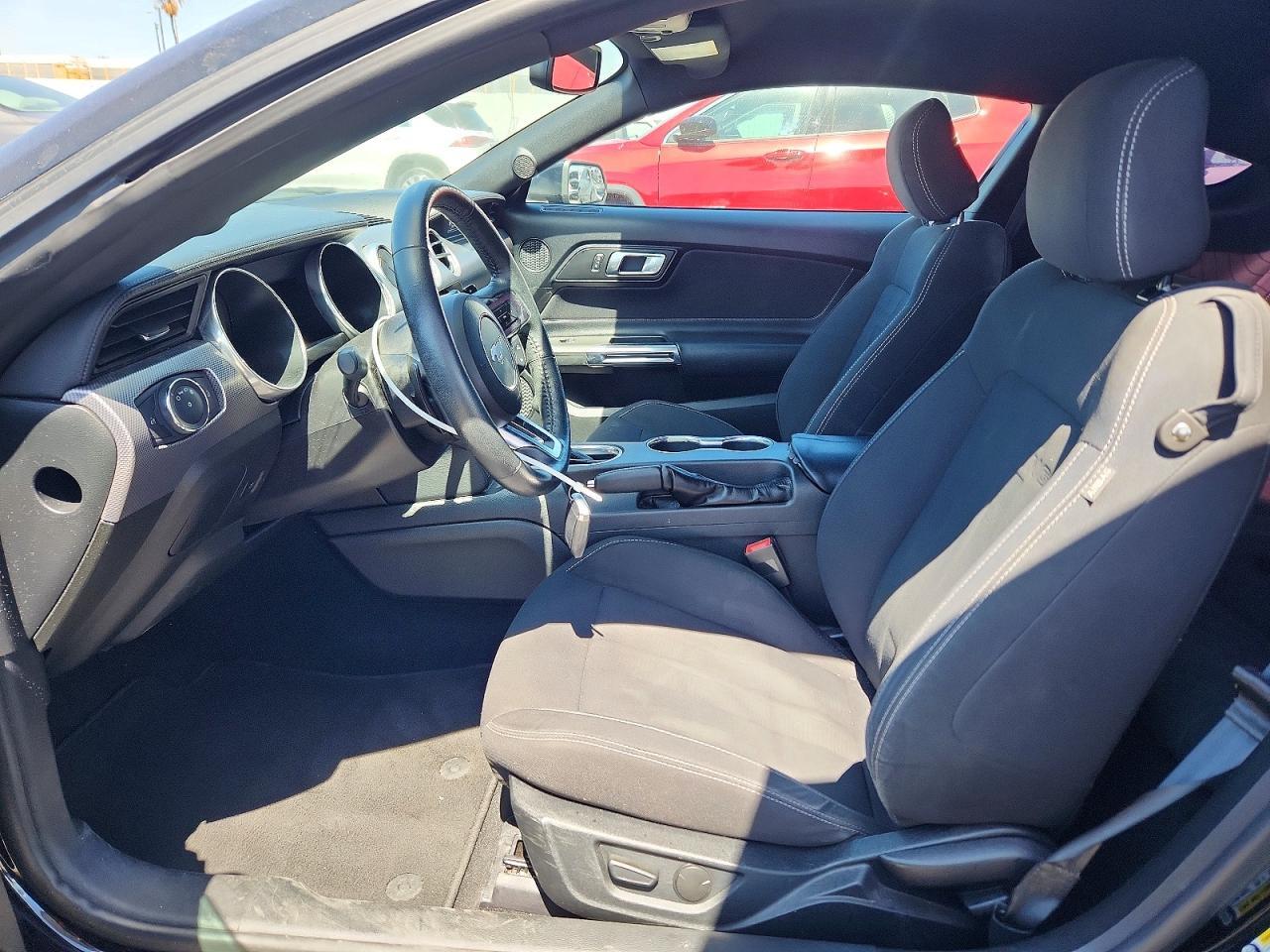 2020 Ford Mustang - zdjęcie 7