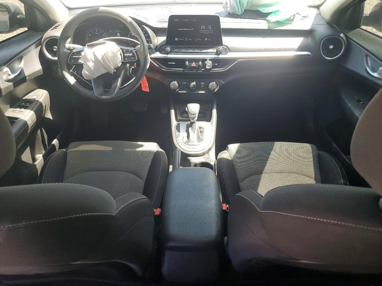 2023 Kia Forte Lxs - zdjęcie 8