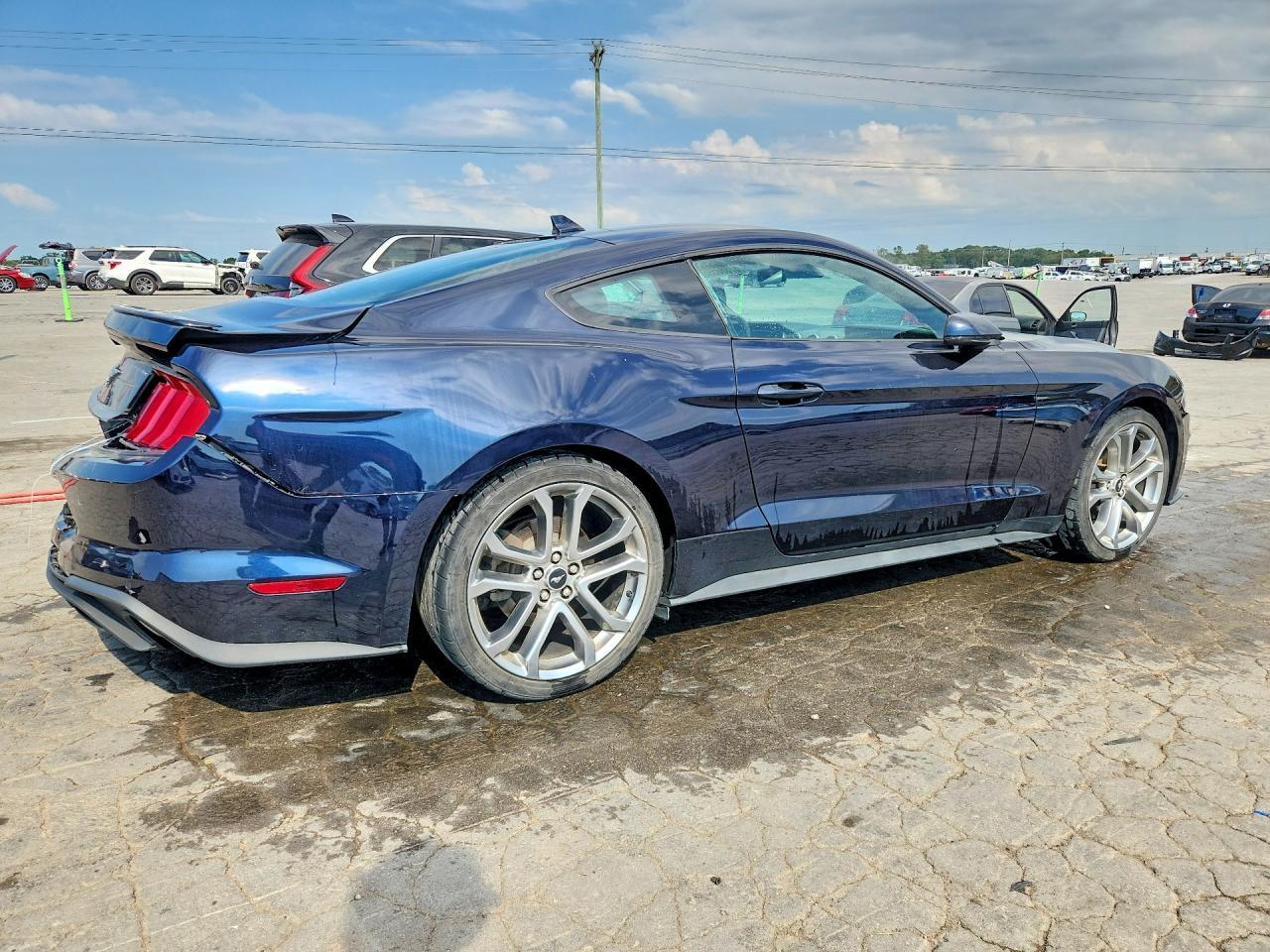 2021 Ford Mustang - zdjęcie 3