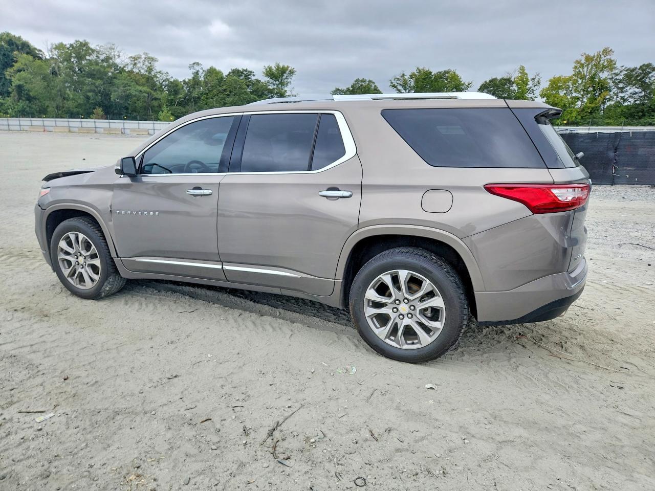 2018 Chevrolet Traverse Premier - zdjęcie 2
