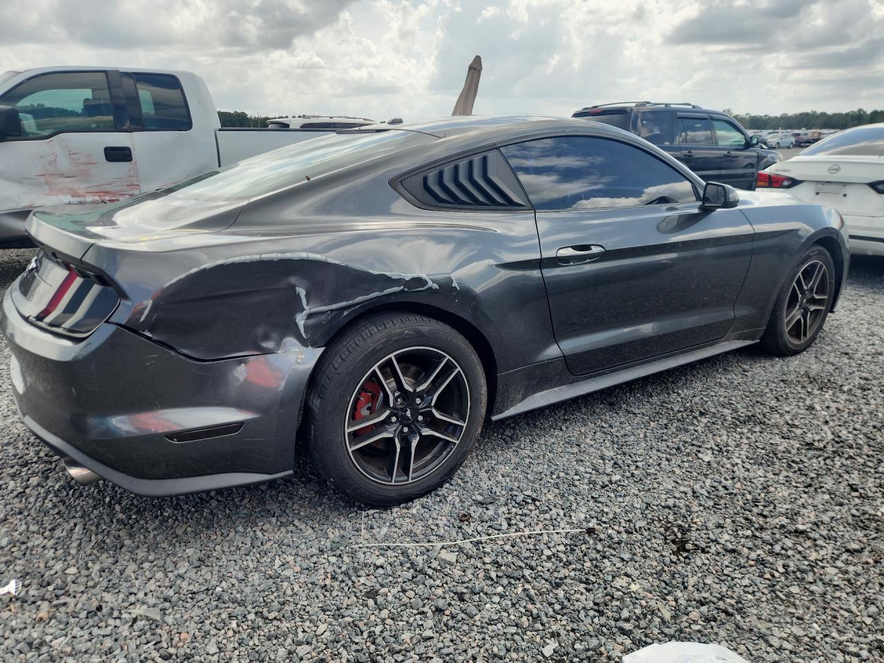 2019 Ford Mustang - zdjęcie 3