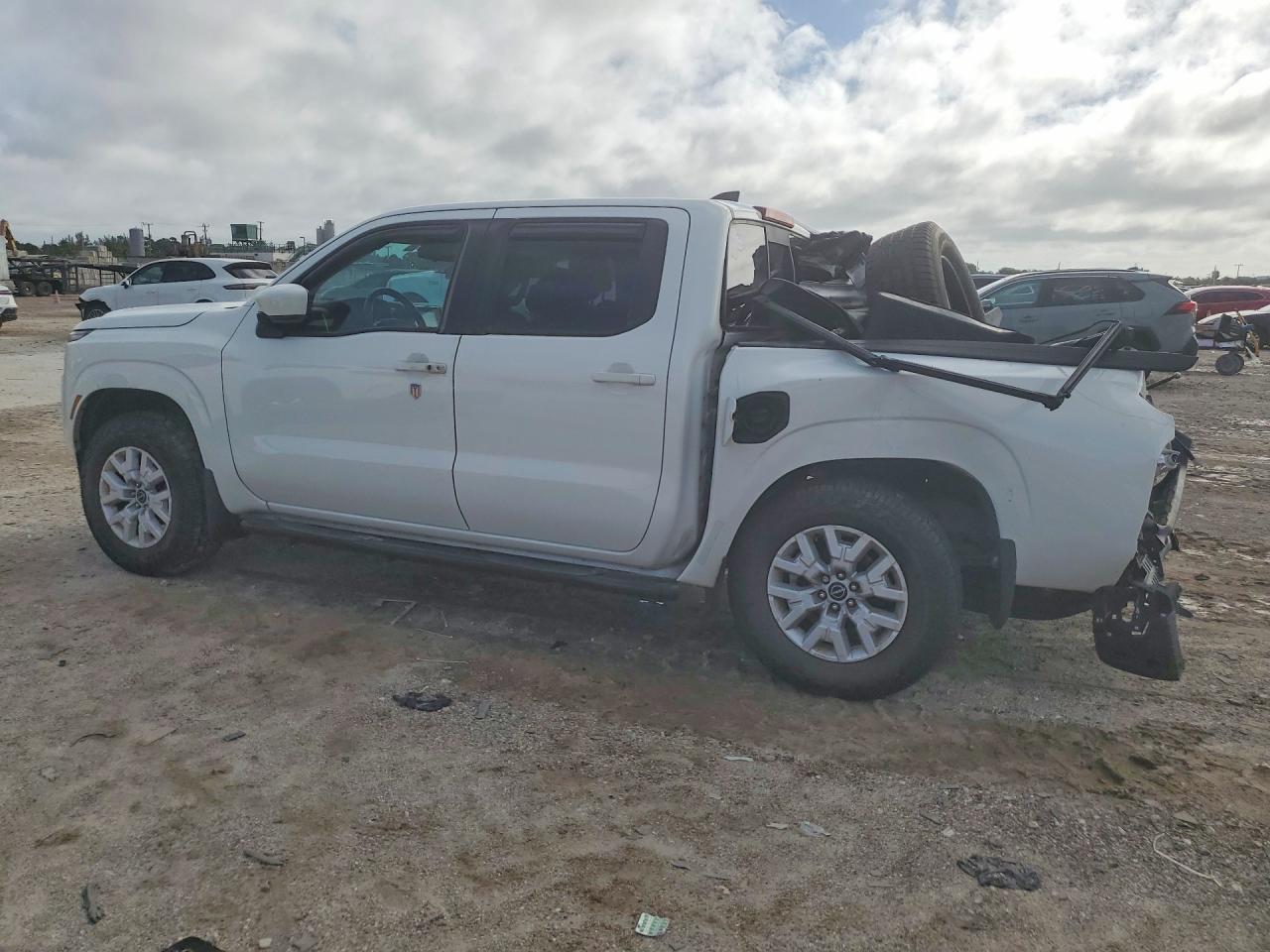 2022 Nissan Frontier Sv - zdjęcie 2