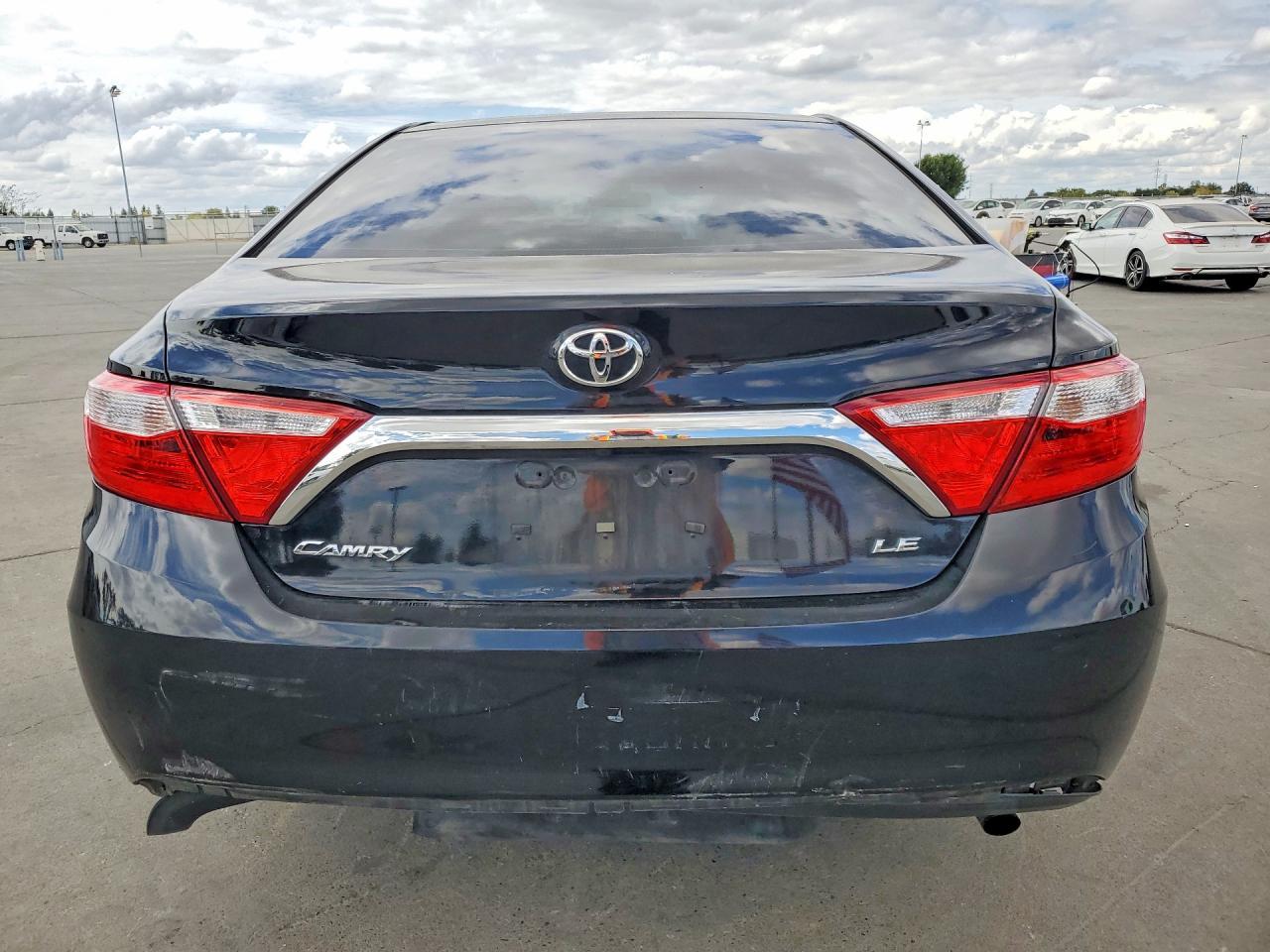 2017 Toyota Camry Le - zdjęcie 6
