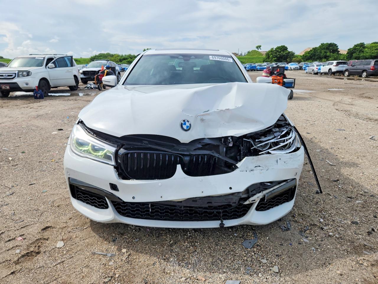 2016 BMW Seria 7 750i - zdjęcie 5