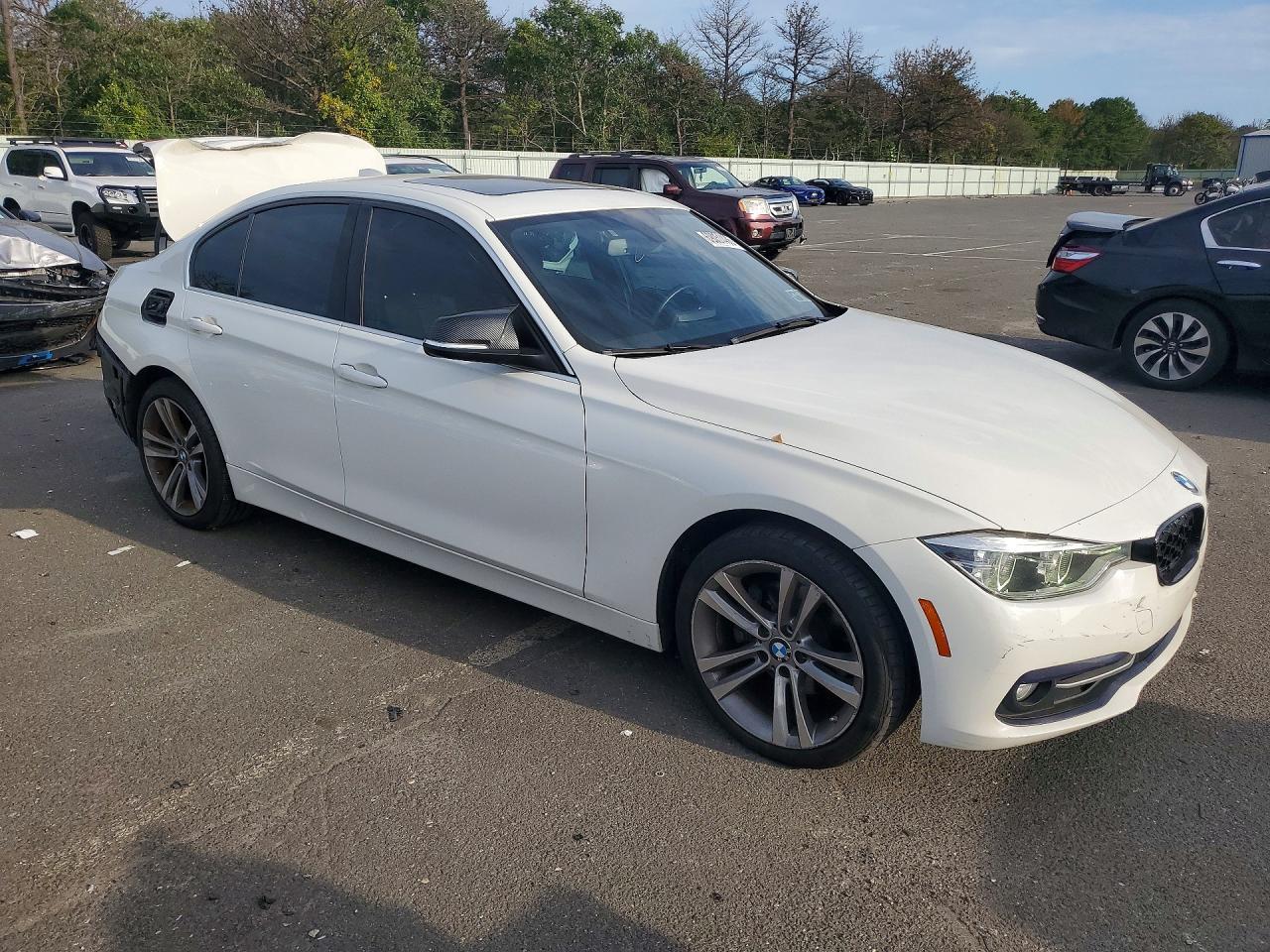 2018 BMW Seria 3 330i - zdjęcie 4