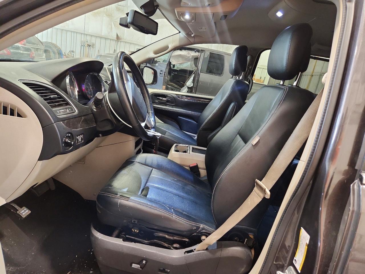 2016 Chrysler Town & Country Touring - zdjęcie 7