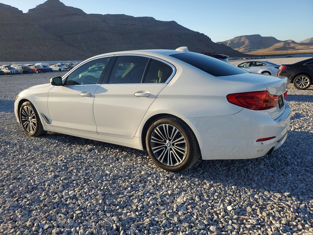 2019 BMW 530 I - zdjęcie 2