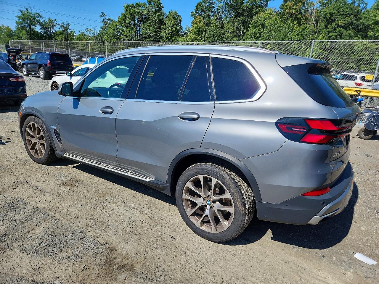 2024 BMW X5 xDrive40I - zdjęcie 2