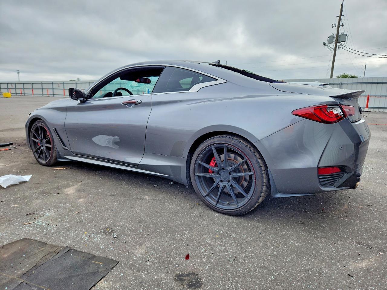 2017 Infiniti Q60 Red Sport 400 - zdjęcie 2