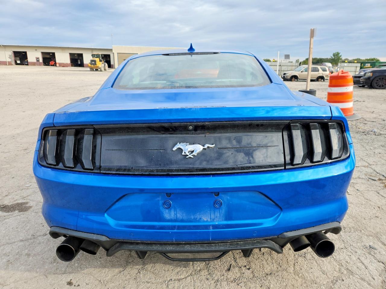 2021 Ford Mustang - zdjęcie 6