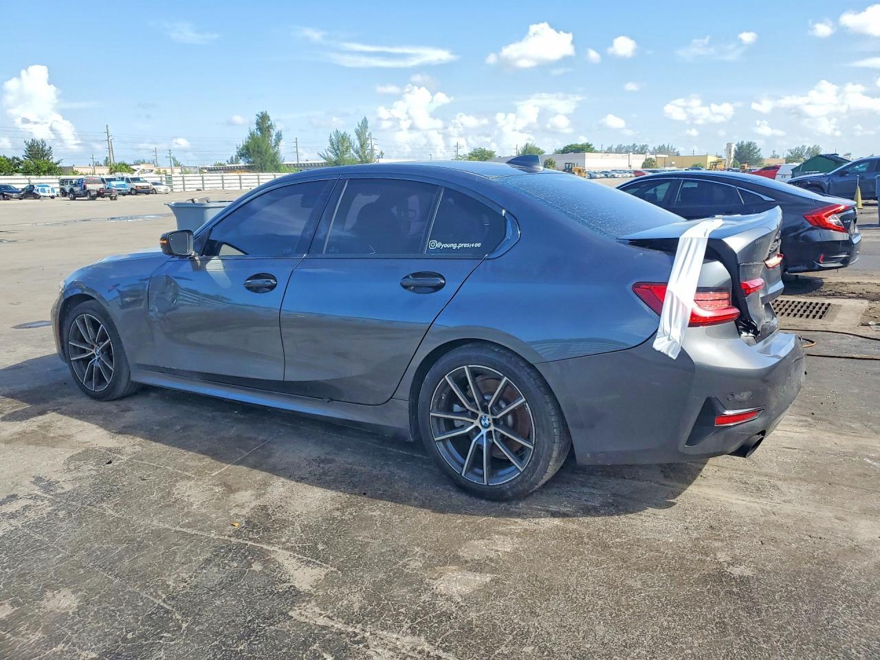 2019 BMW 330I - zdjęcie 2