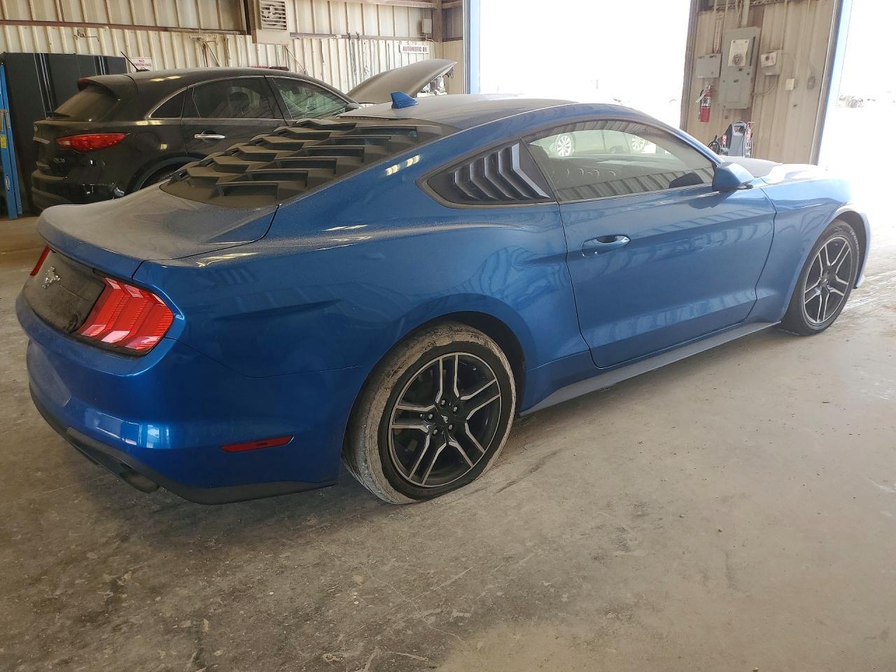 2021 Ford Mustang - zdjęcie 3