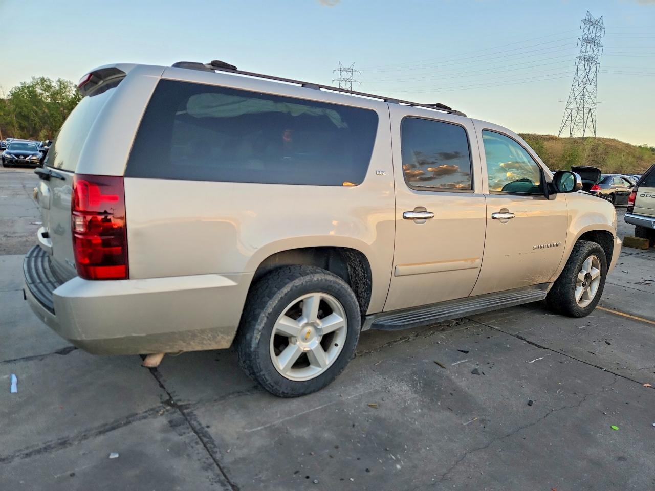 2023 Chevrolet Suburban K1500 - zdjęcie 3