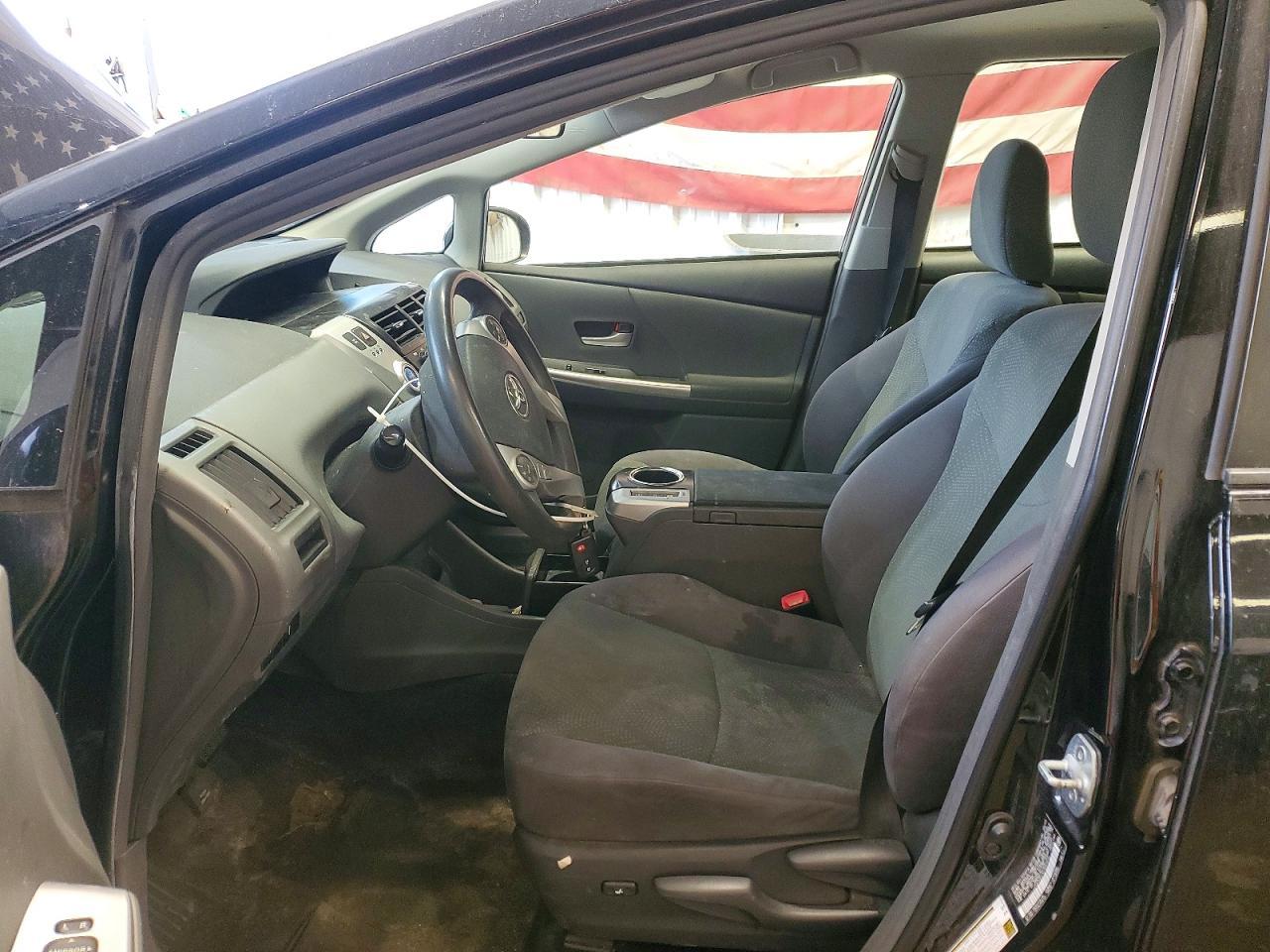 2013 Toyota Prius V Two - zdjęcie 7