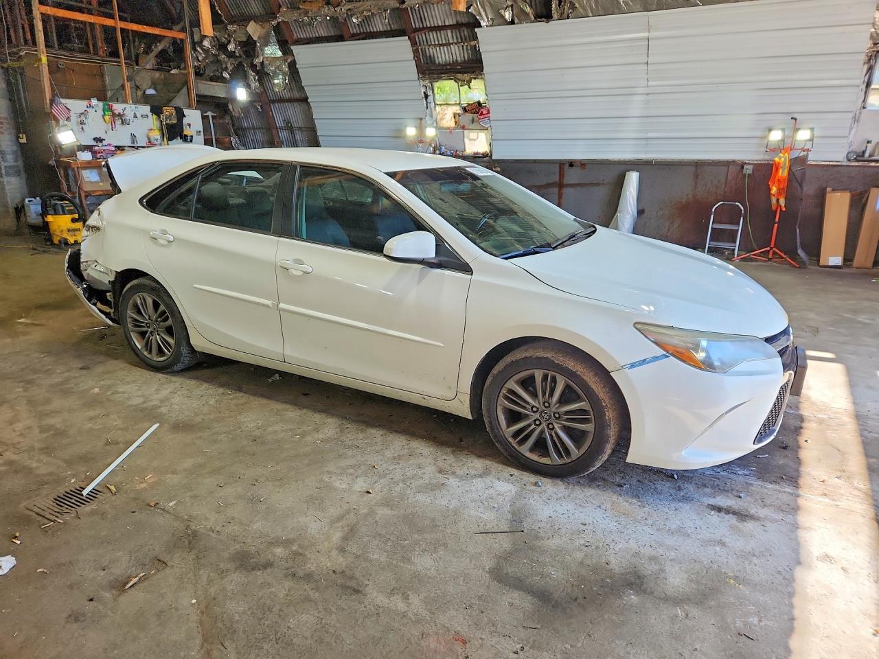 2015 Toyota Camry Se - zdjęcie 4
