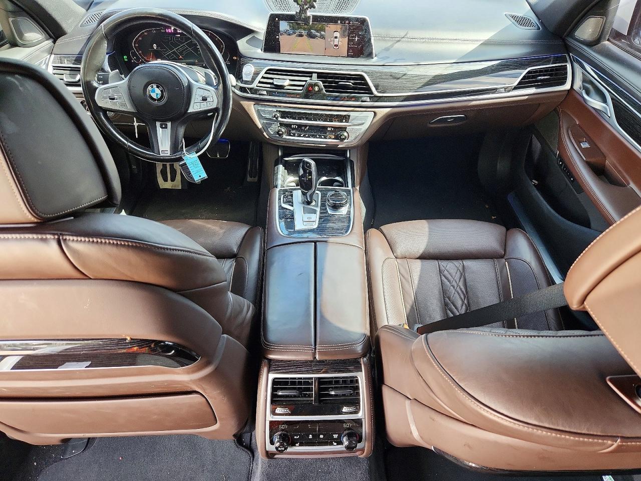 2021 BMW Seria 7 750i - zdjęcie 8
