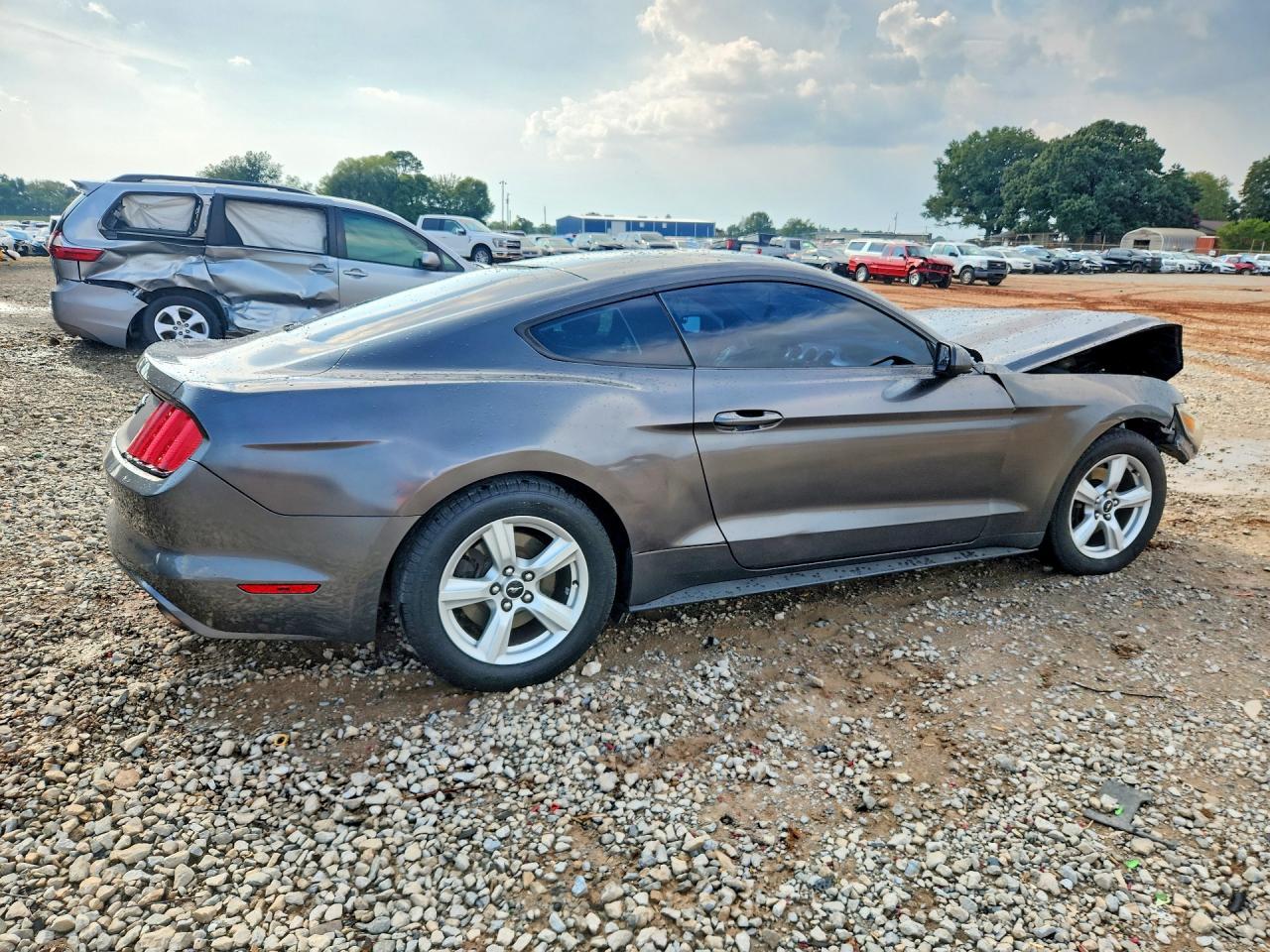 2015 Ford Mustang - zdjęcie 3