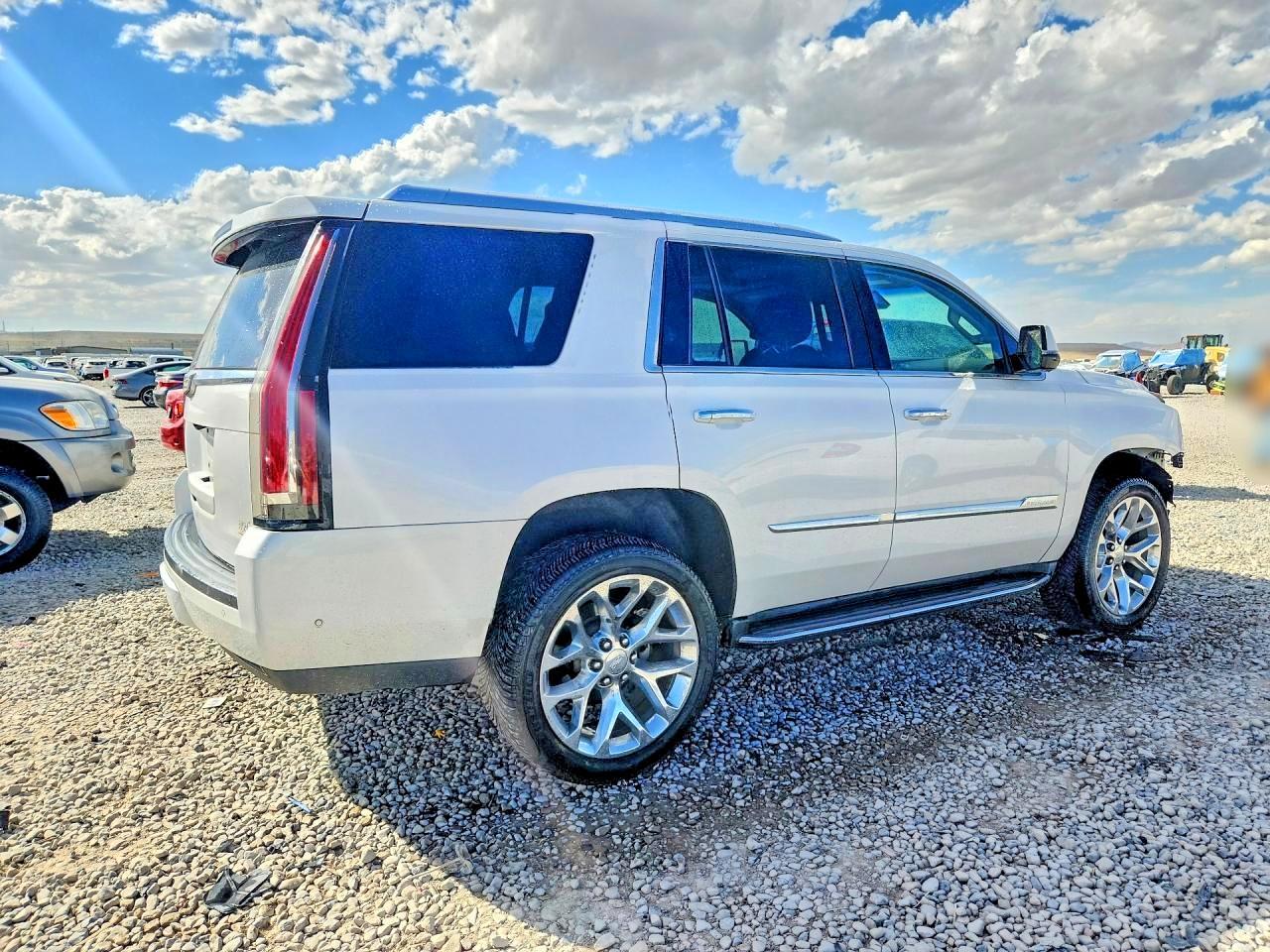 2017 Cadillac Escalade Luxury - zdjęcie 3