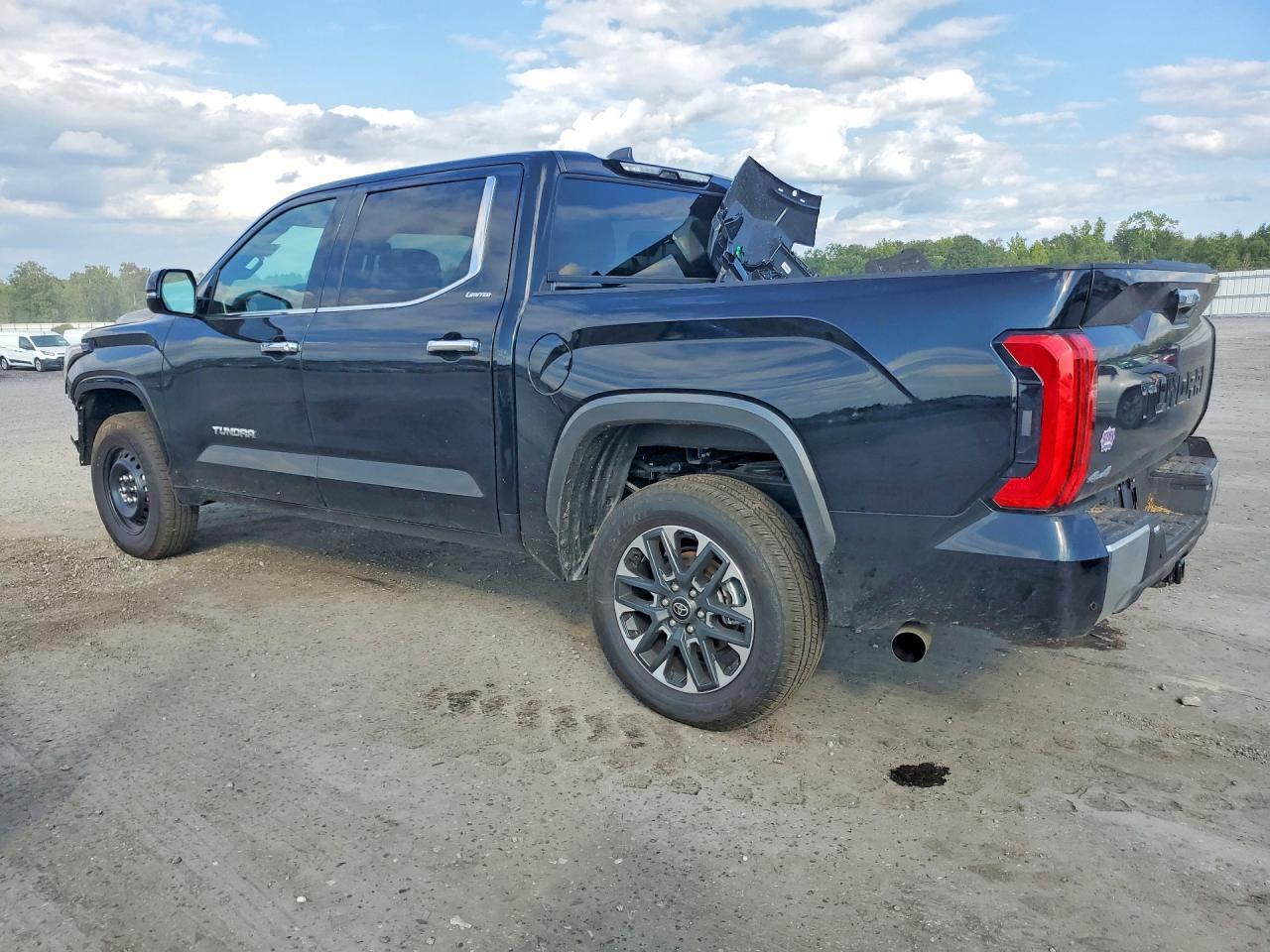 2026 Toyota Tundra Crewmax Limited - zdjęcie 2
