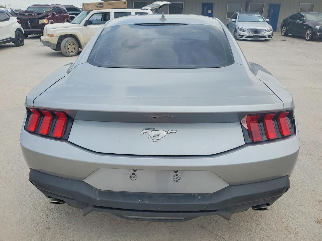 2025 Ford Mustang Ecoboost - zdjęcie 6
