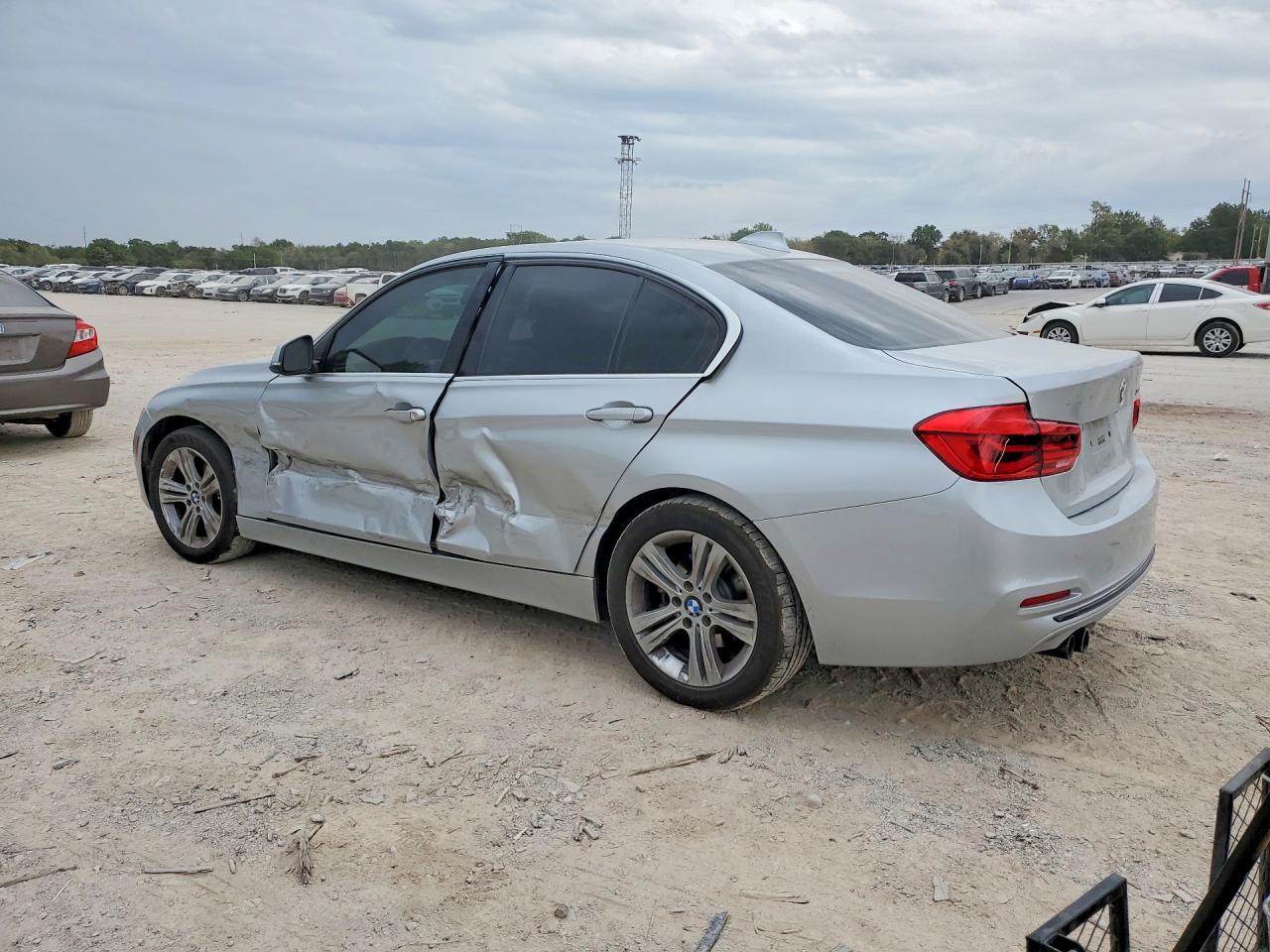 2018 BMW 330 I - zdjęcie 2