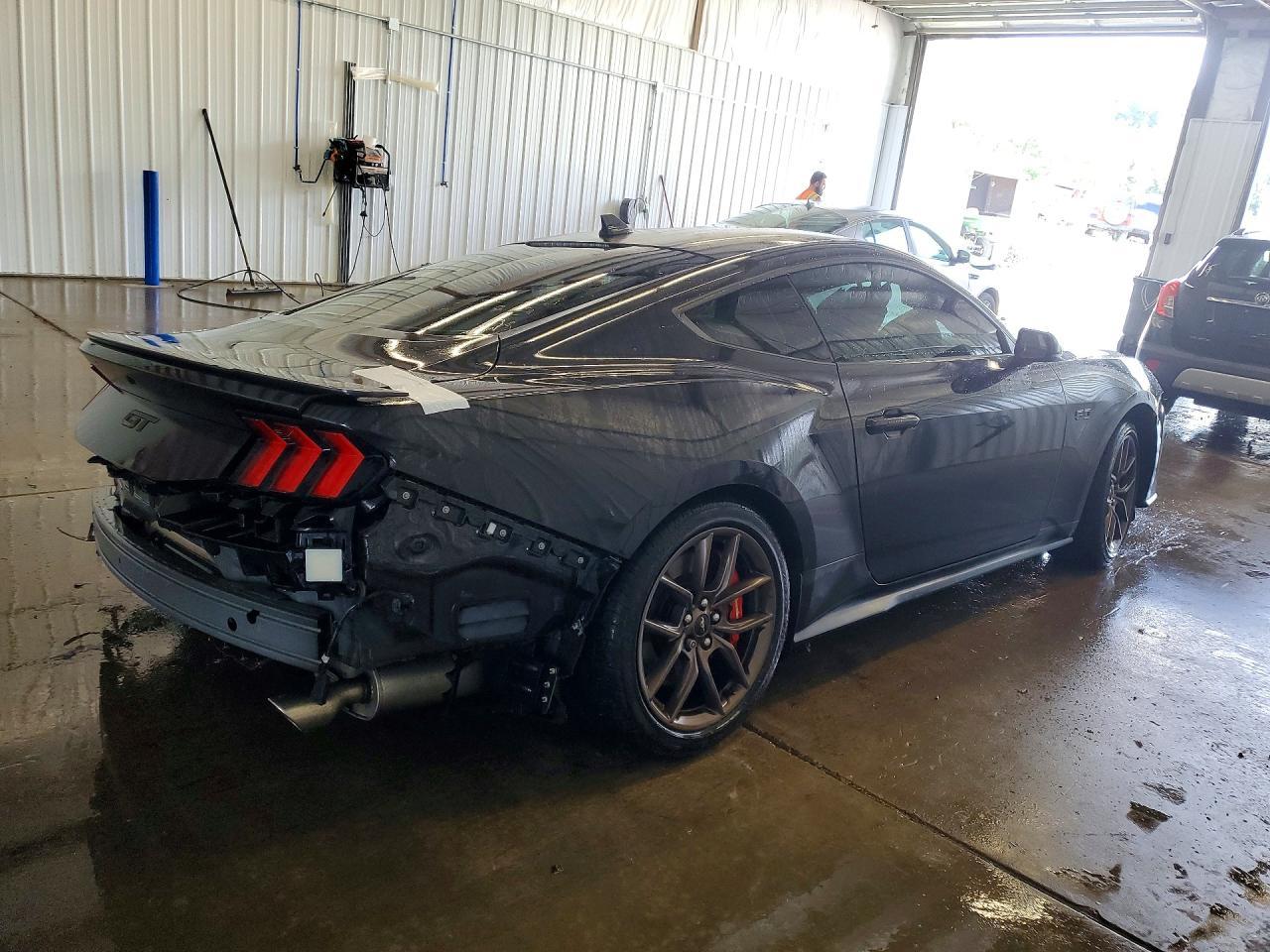 2024 Ford Mustang Gt - zdjęcie 3