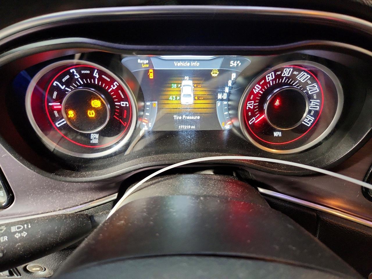 2015 Dodge Challenger Sxt - zdjęcie 9