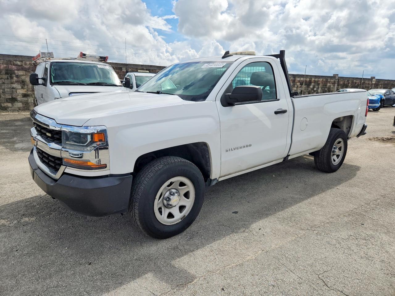 2018 Chevrolet Silverado C1500 - zdjęcie główne
