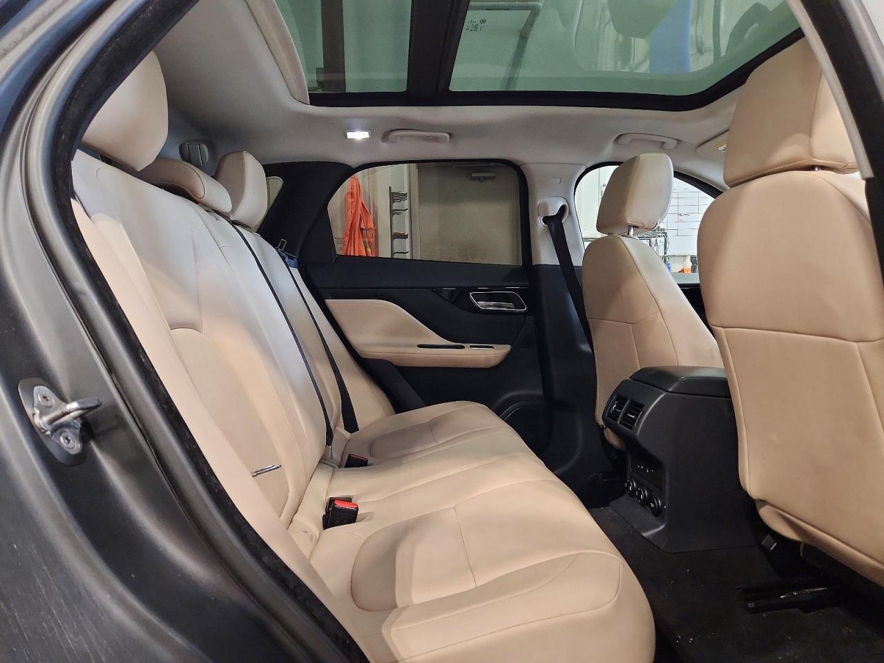 2017 Jaguar F-Pace Premium - zdjęcie 11