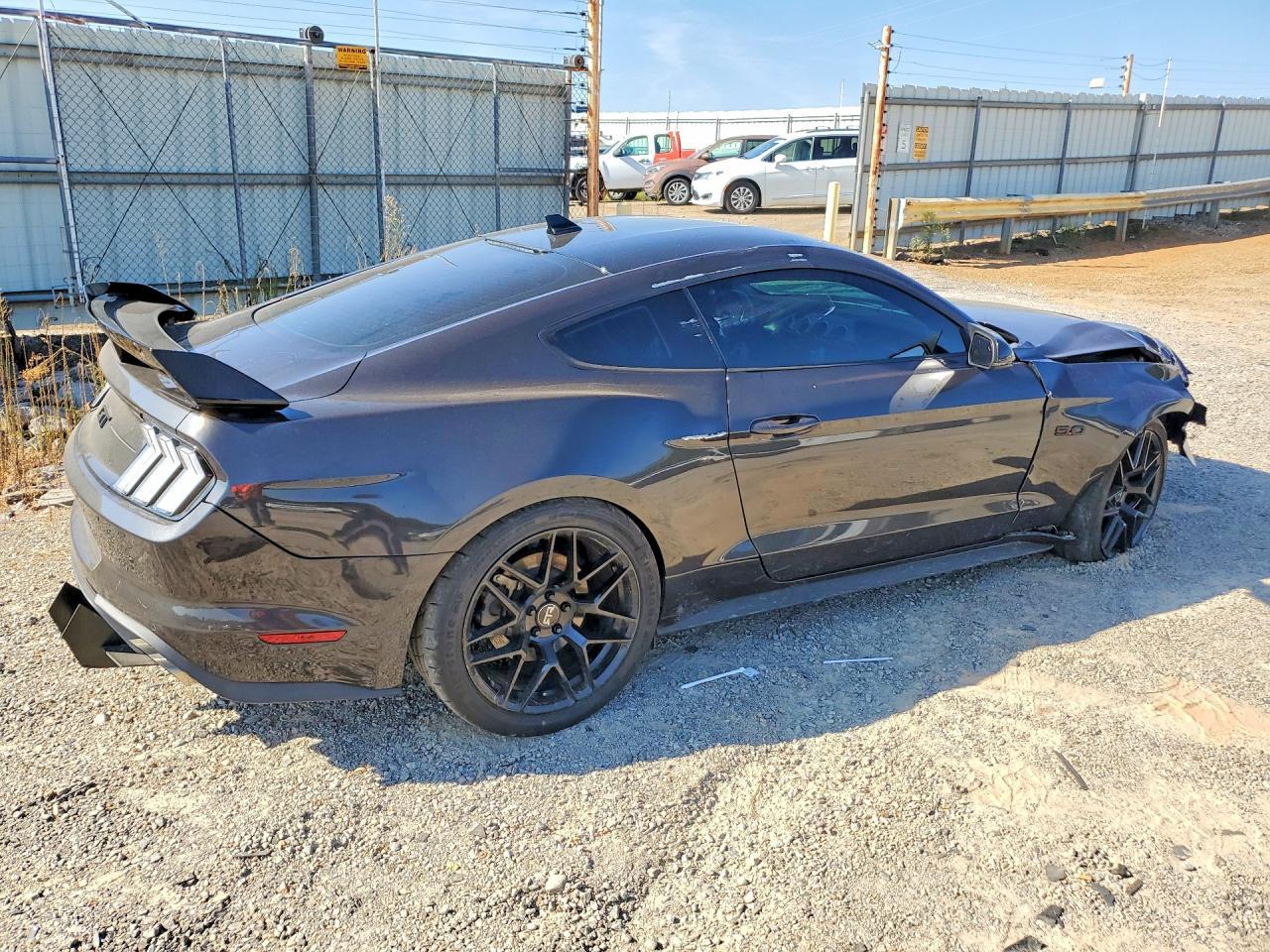 2022 Ford Mustang Gt - zdjęcie 3