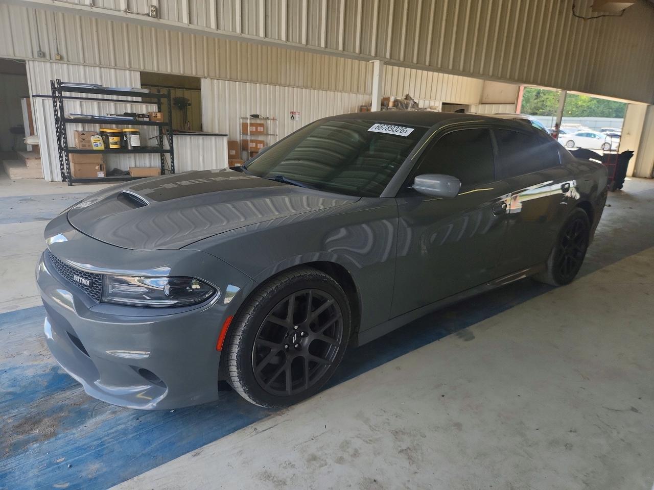 2017 Dodge Charger R - zdjęcie główne