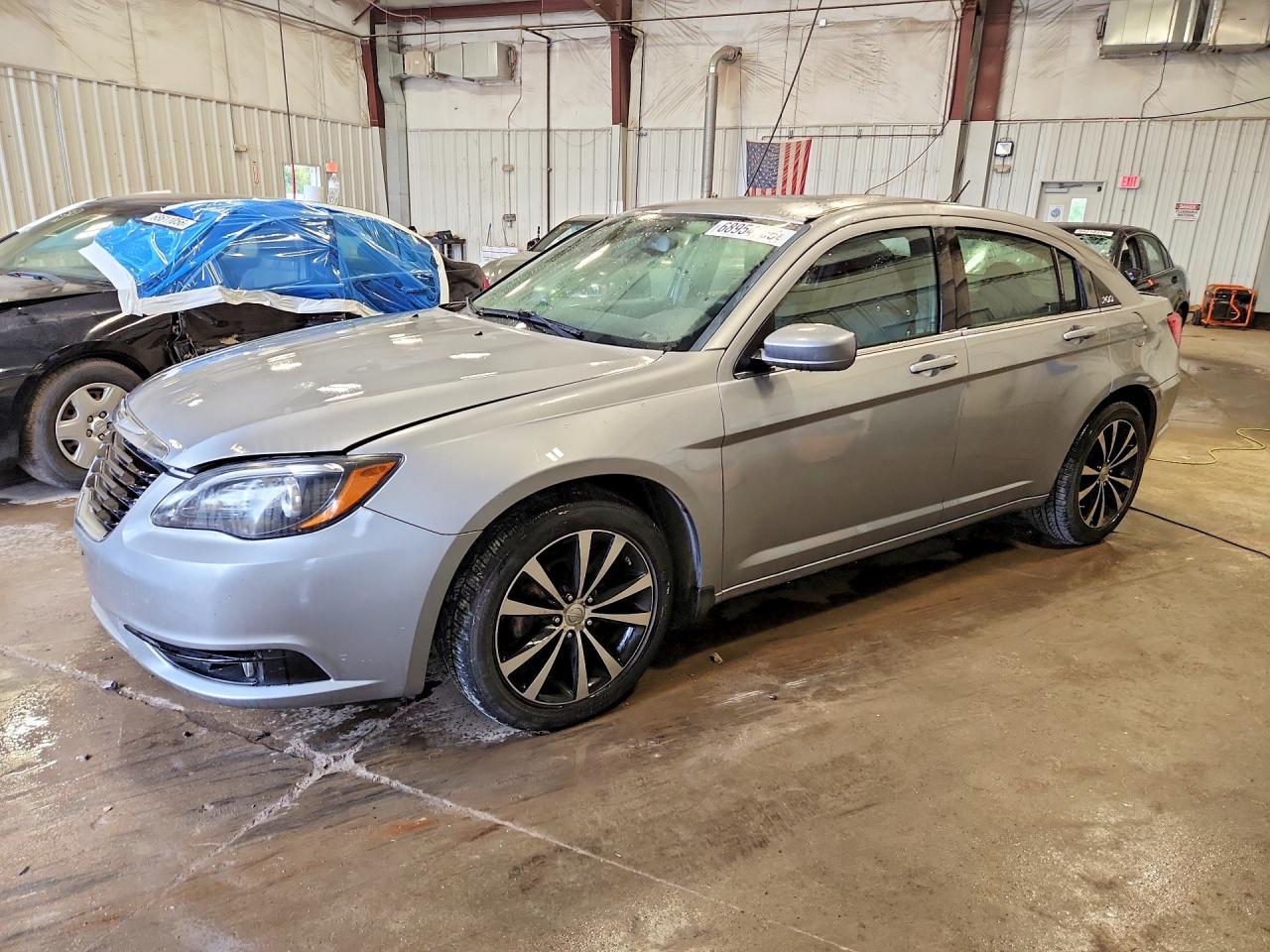2013 Chrysler 200 Touring - zdjęcie główne
