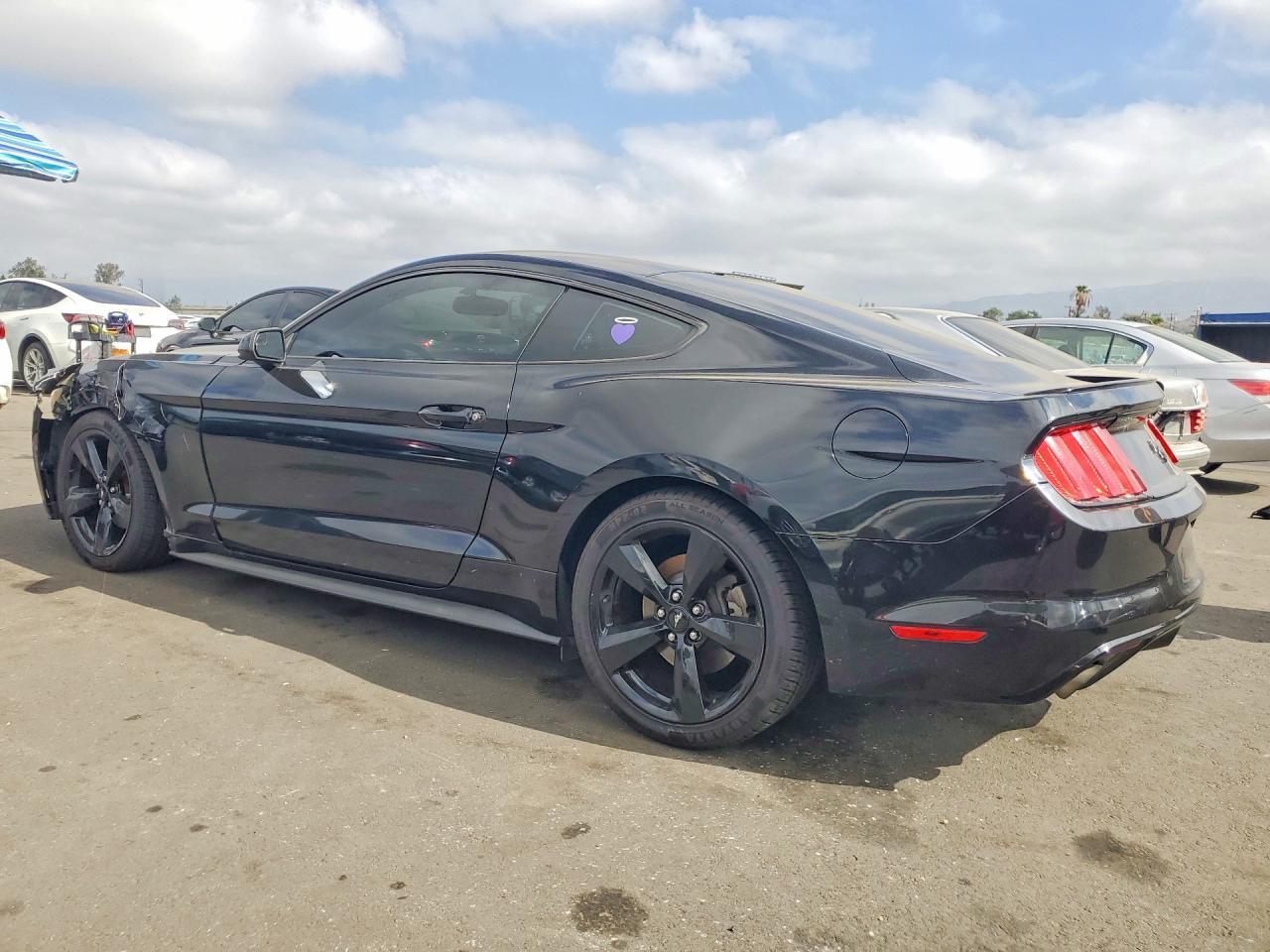 2015 Ford Mustang - zdjęcie 2