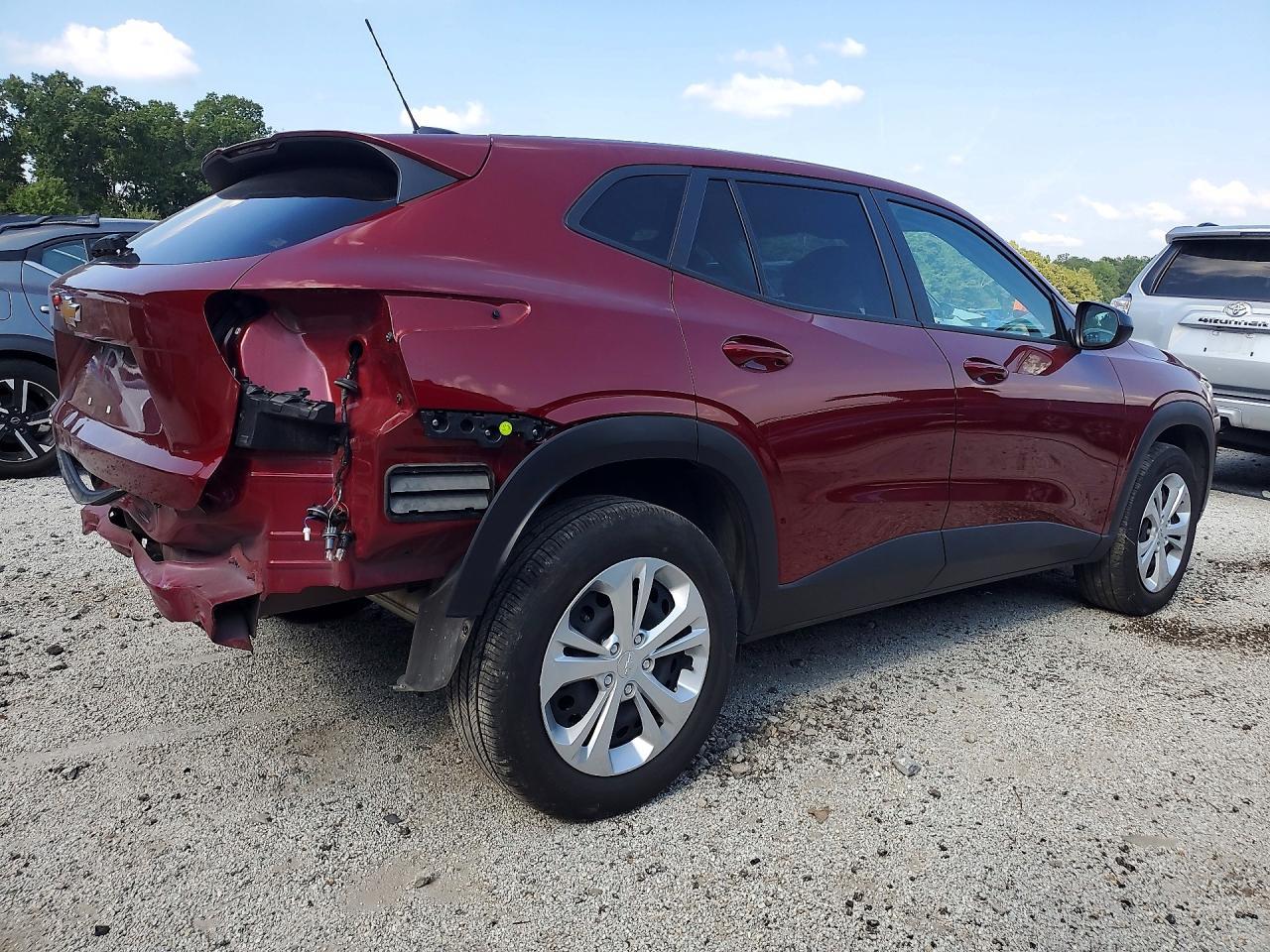 2025 Chevrolet Trax Ls - zdjęcie 3