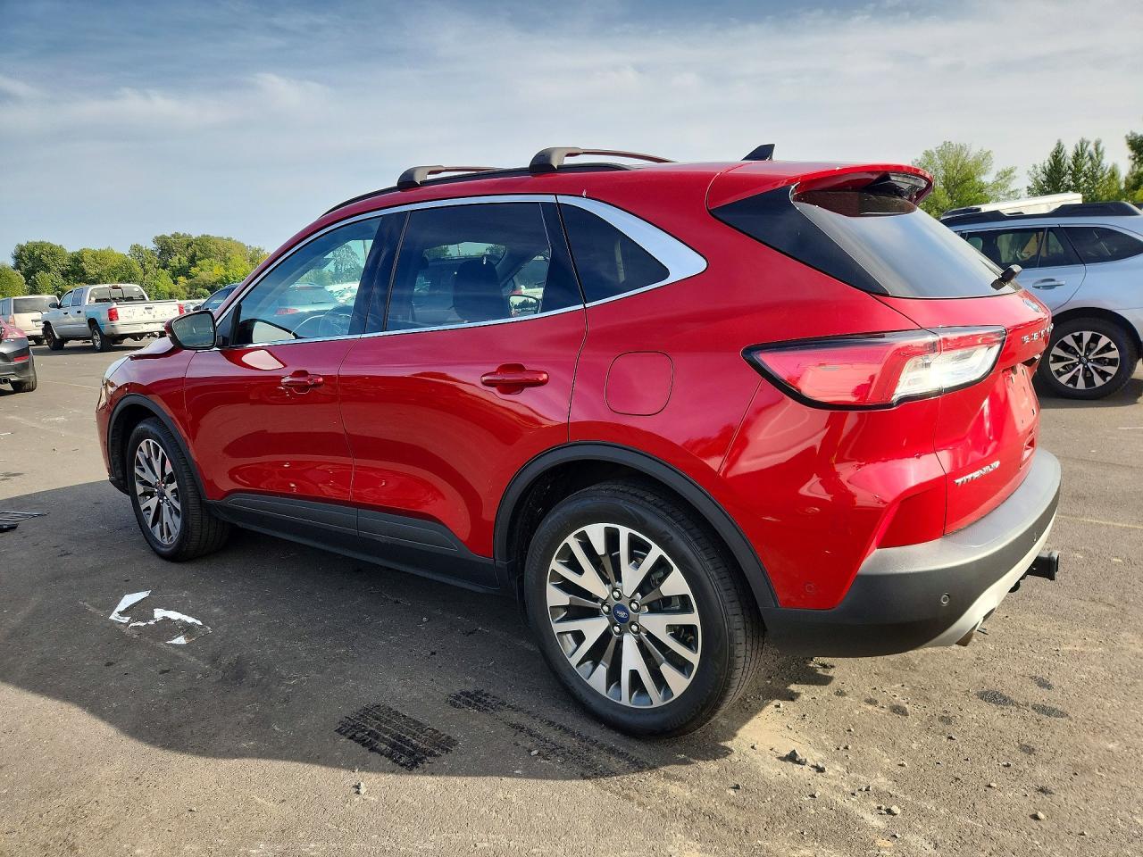 2020 Ford Escape Titanium - zdjęcie 2