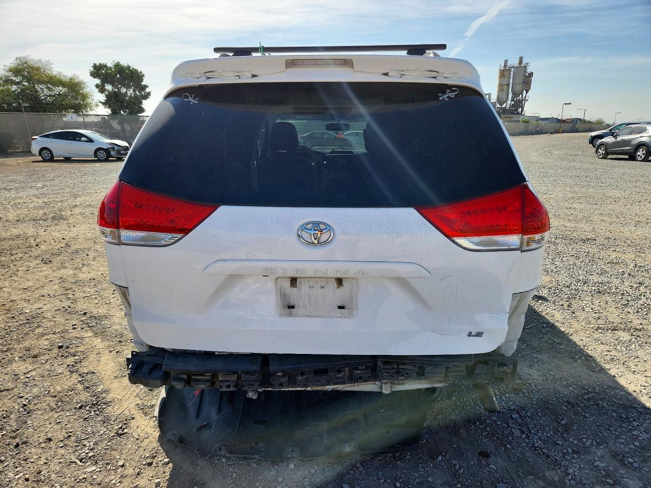 2014 Toyota Sienna Le 8-Passenger - zdjęcie 6