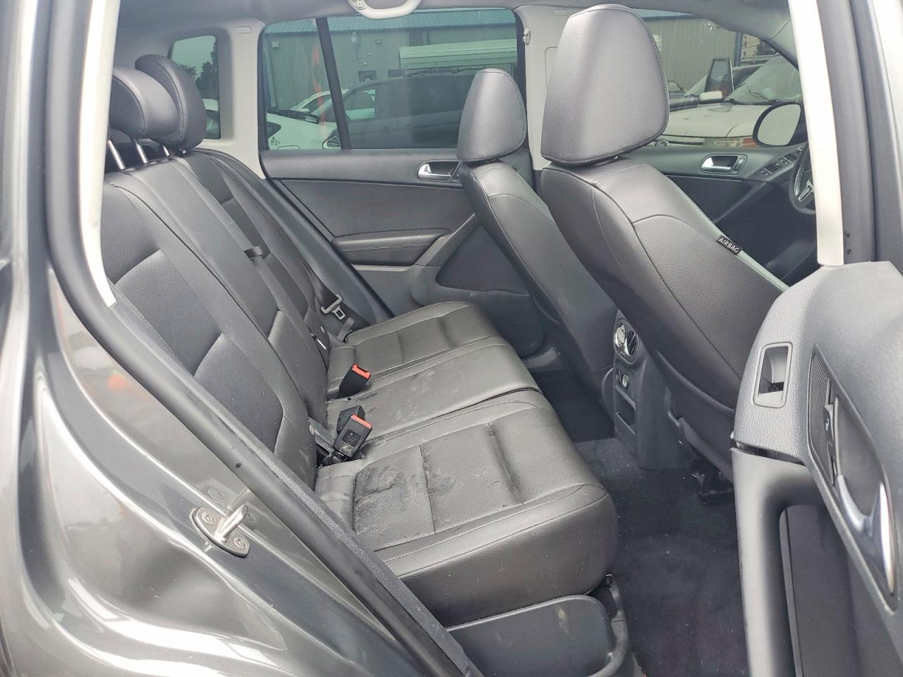 2013 Volkswagen Tiguan S - zdjęcie 10