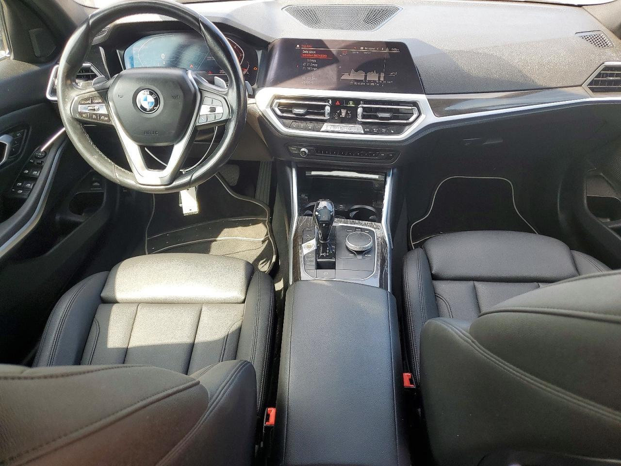 2020 BMW 330I - zdjęcie 8