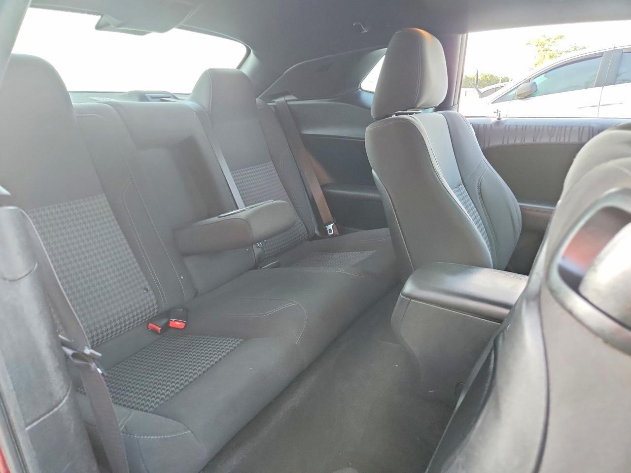 2017 Dodge Challenger Sxt - zdjęcie 10