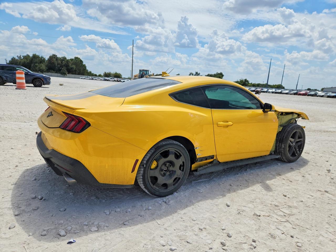 2024 Ford Mustang - zdjęcie 3