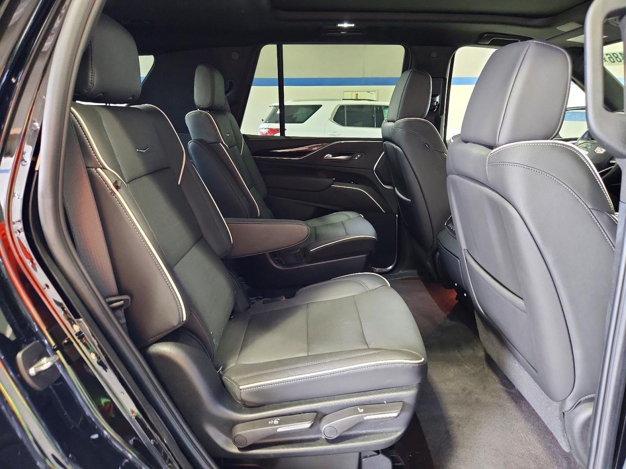 2024 Cadillac Escalade Sport - zdjęcie 11