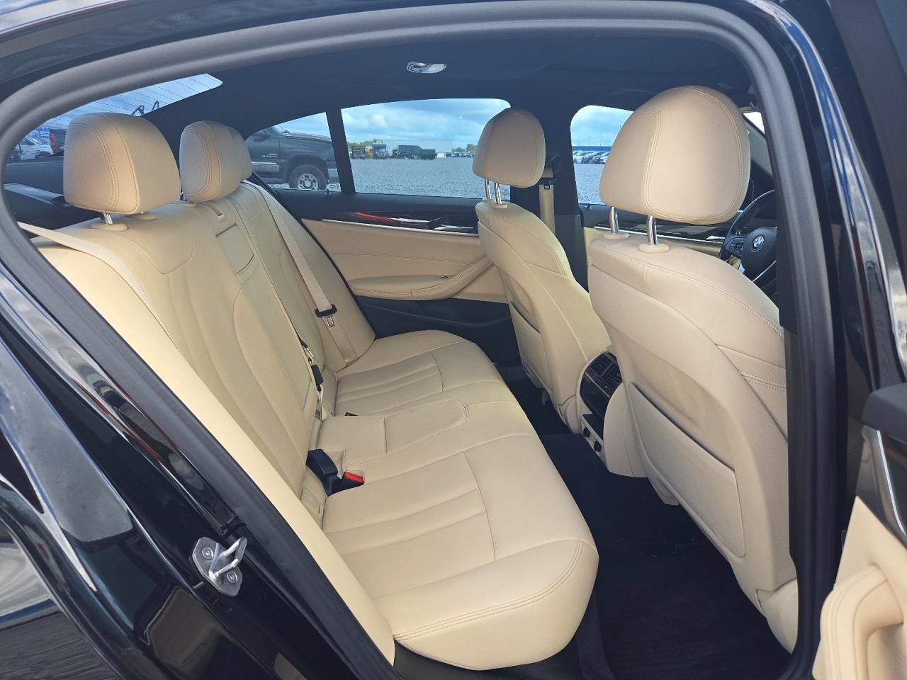 2019 BMW 530E - zdjęcie 10
