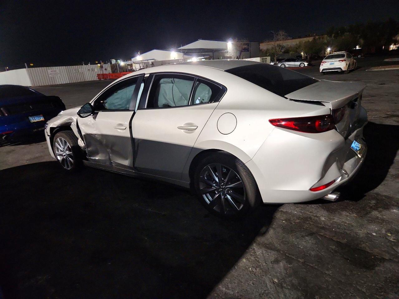 2026 Mazda 3 Preferred - zdjęcie 2
