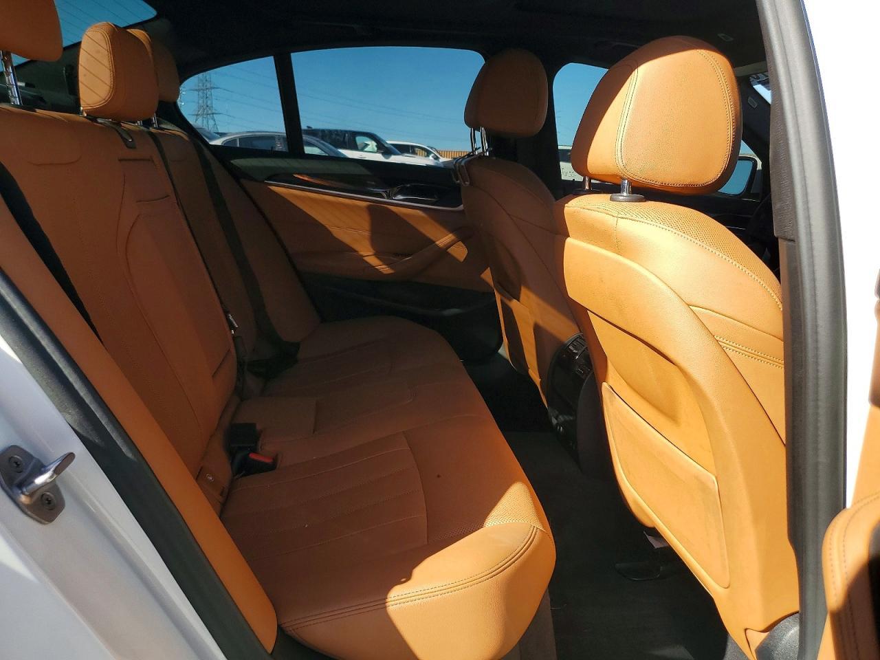 2021 BMW 530 I - zdjęcie 10