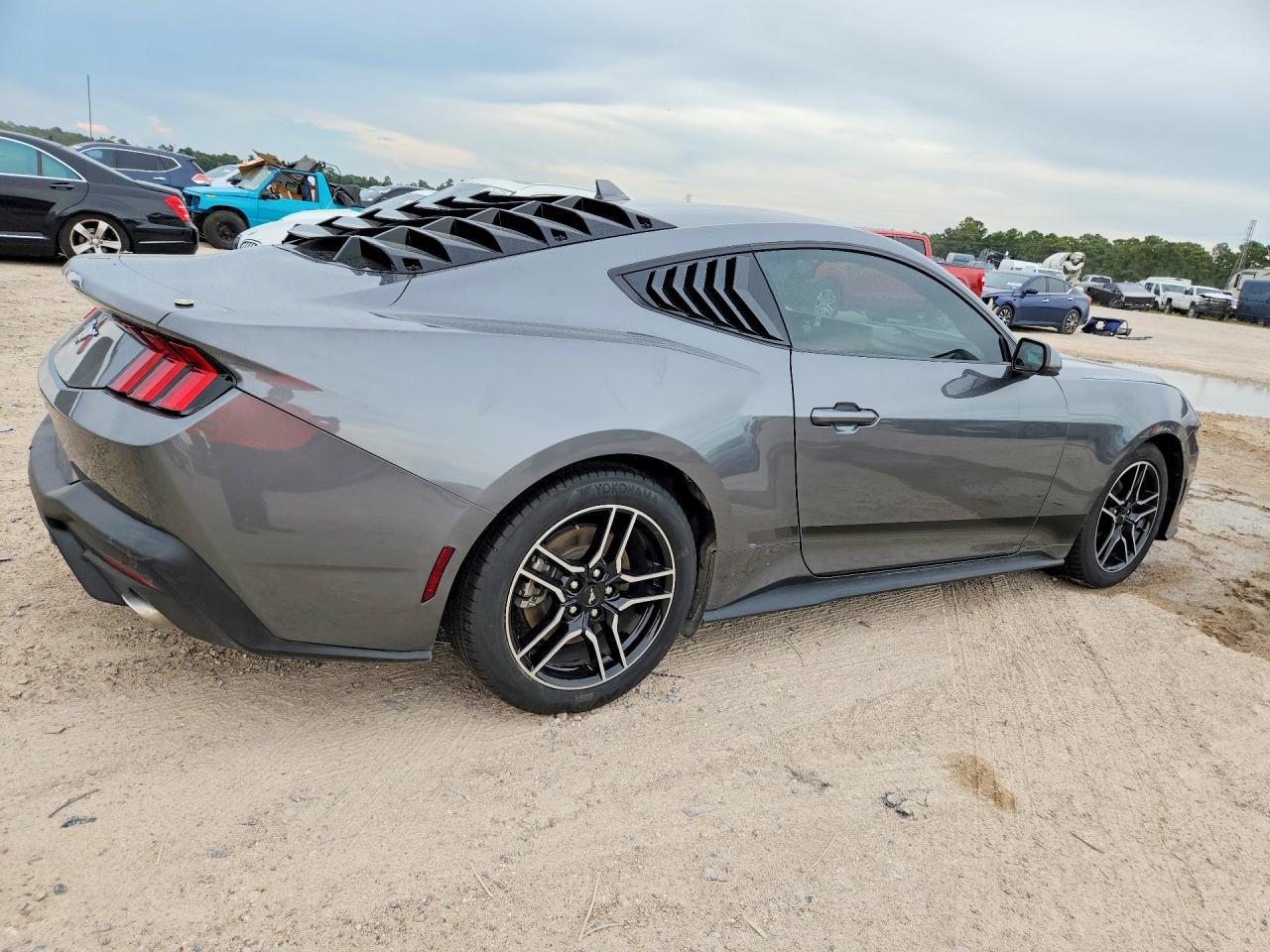 2025 Ford Mustang - zdjęcie 3