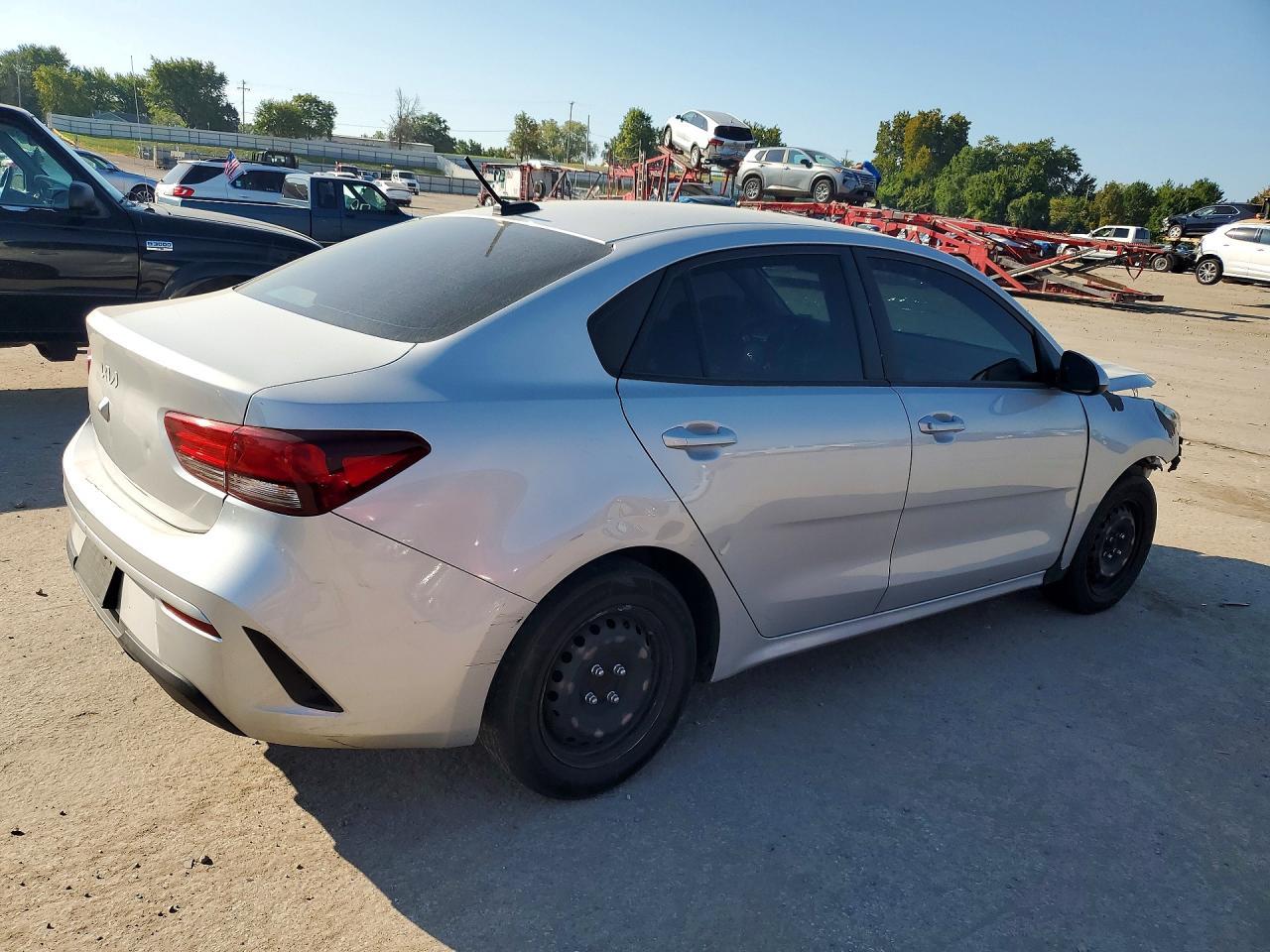2022 Kia Rio Lx - zdjęcie 3