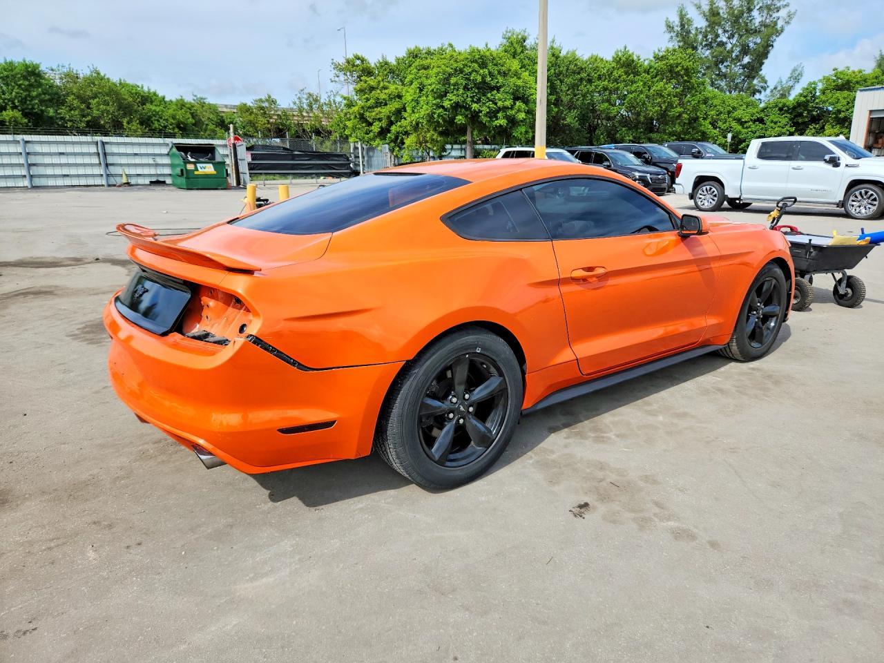 2015 Ford Mustang - zdjęcie 3