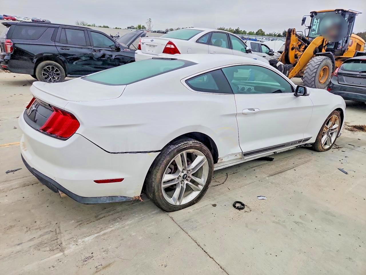 2018 Ford Mustang - zdjęcie 3