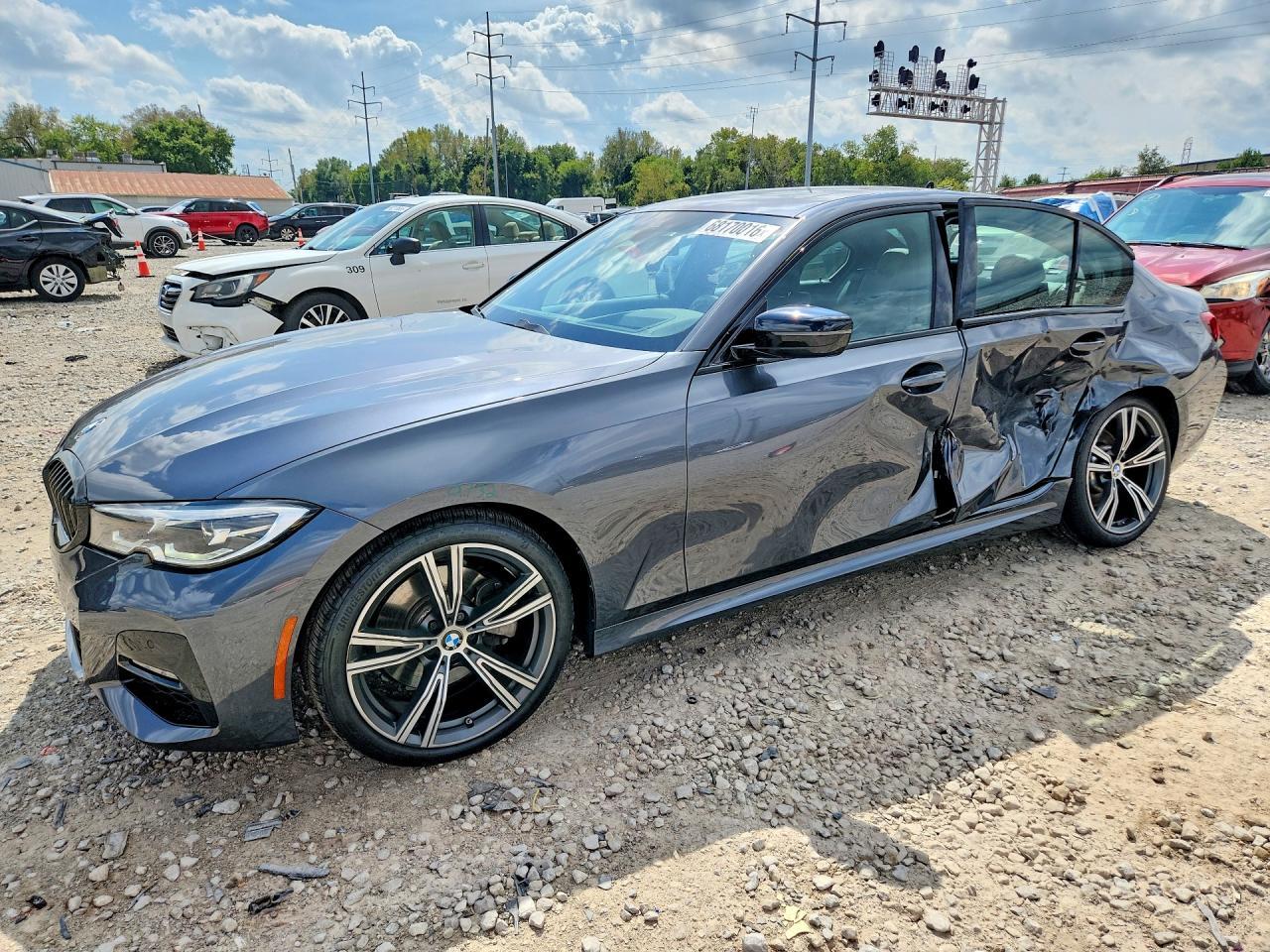 2021 BMW Seria 3 330i - zdjęcie główne