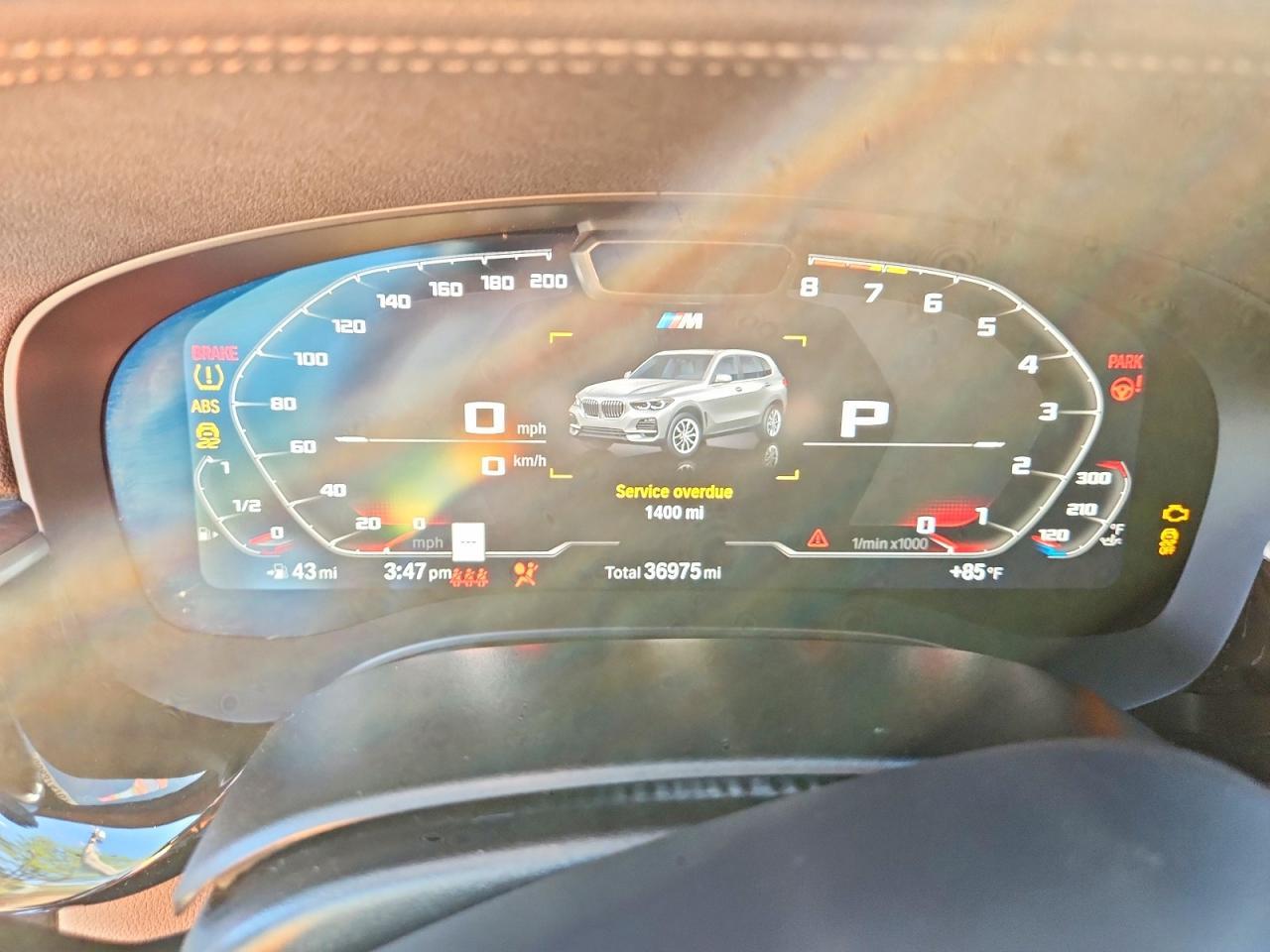 2023 BMW Seria 5 M550i - zdjęcie 9